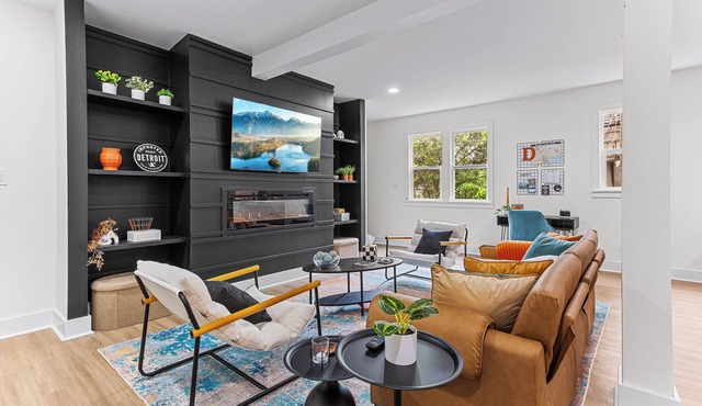 Modern & Stylish 4BR Home - Near Detroit Downtown - Sleeps 10 - Pet-Friendly