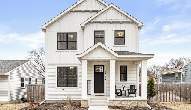 Modern & Stylish 4BR/4BA Getaway in SW Minneapolis!