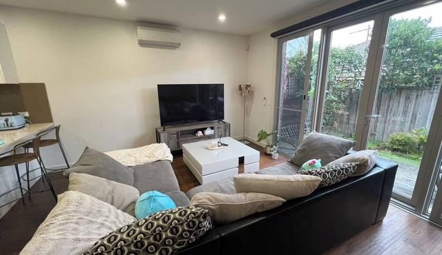 Modern Stylish Comfort at Prime Camberwell Retreat