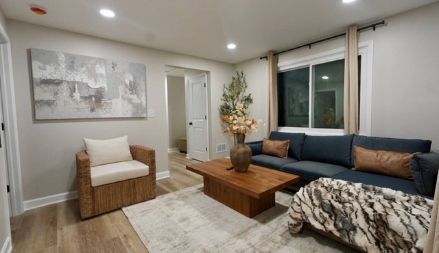 Modern Stylish Comfort Near Casino and Hwy