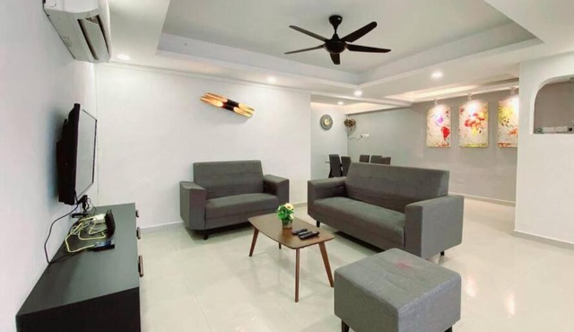 Modern Stylish Double Storey 5Room 9Pax @Icon city