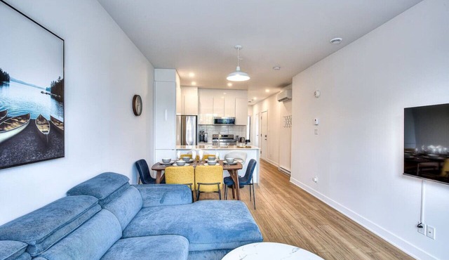 Modern & Stylish Hideaway - Montreal 2BR Apartment