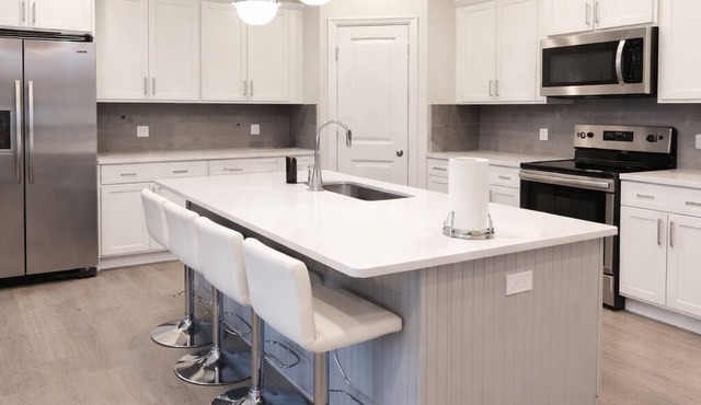 Modern Stylish Retreat 3BR Townhome Near Winston-Salem & Wake Forest