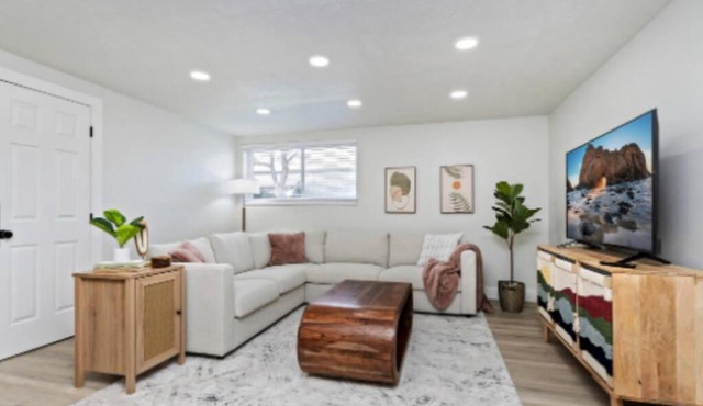 Modern Sugarhouse Condo Near Ski & Downtown