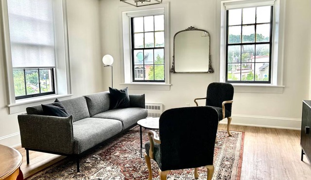 Modern suite (2 Queens) on the River