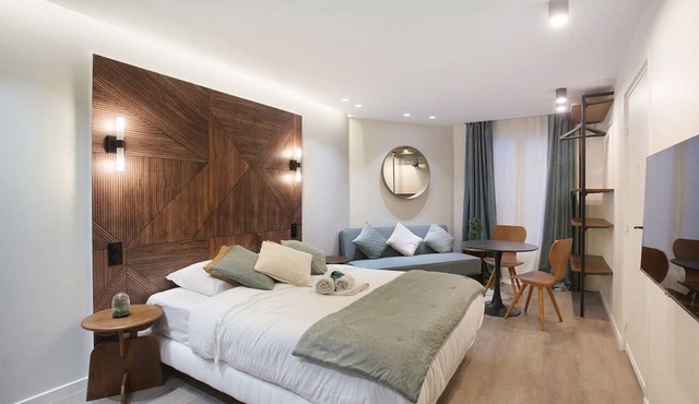Modern Suite Center of Paris Montmartre