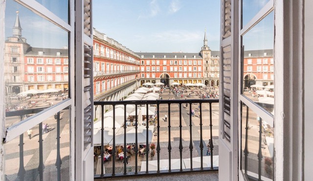 Modern Suite Facing Plaza Mayor. Plaza Mayor II