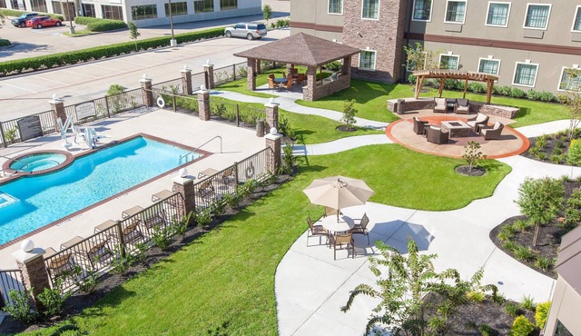 Modern Suite | Fitness Center + Outdoor Pool + Hot Tub
