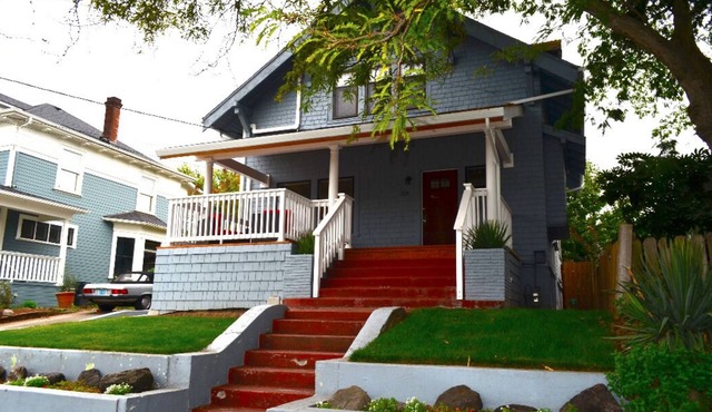 Modern Suite Nearby Convention Center (2bd, 1bth)