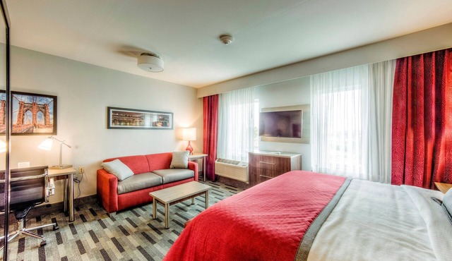 Modern Suite Only 1 Mile from The Ohio State University | Business Center + Heated Indoor Pool