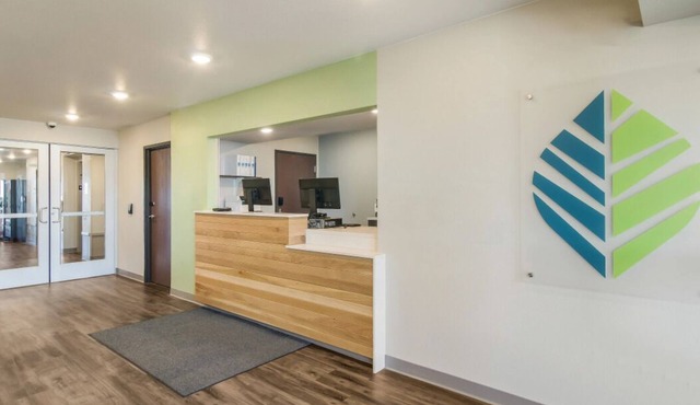 Modern Suite with Full Kitchen Near Pinnacle Promenade and Shiloh Memorial Park