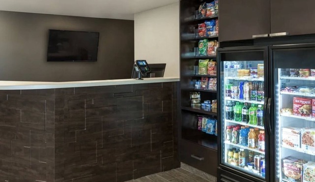 Modern Suites for Extended Business and Family Stays Near I-435