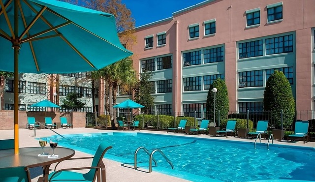 Modern Suites in the Heart of New Orleans! Outdoor Pool, Breakfast, Pet-friendly