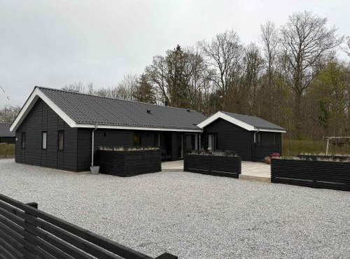 Modern Summer House In Pøt With Spa & Sauna