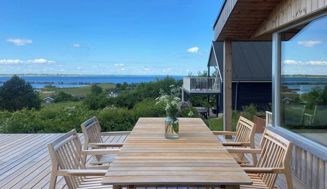Modern summer house overlooking the water