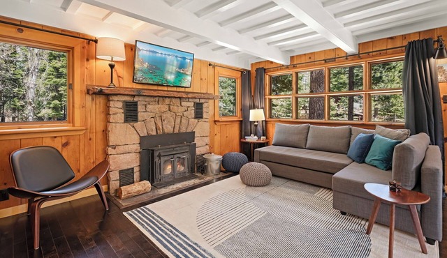 Modern Sunnyside Cabin-Updated, charming, 2 bedroom, 2 bath