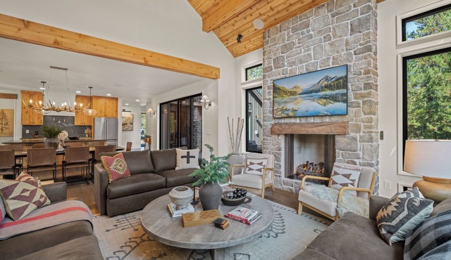 Modern Sunriver Escape with Hot Tub, Deck & Ping Pong