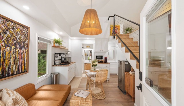 Modern Sunset cottage in Tulsa walk to gathering place downtown and Utica square