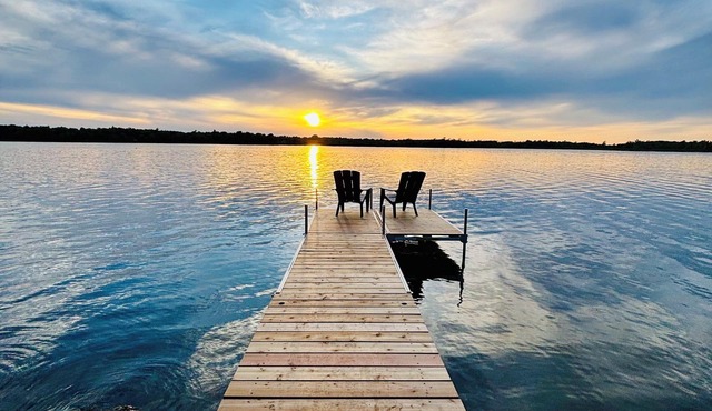 Modern, Sunset-Facing Waterfront Cottage