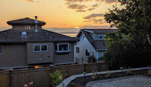 Modern Sunset Hill Guesthouse with Sauna