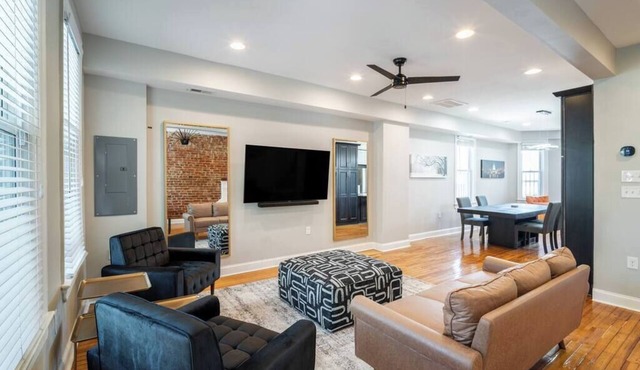 Modern Swanky Oasis Central Location FREE Parking!