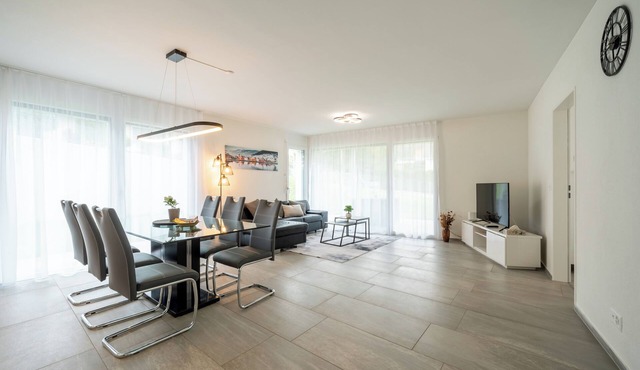 Modern Swiss Apt | spacious garden + parking + hi-speed wifi