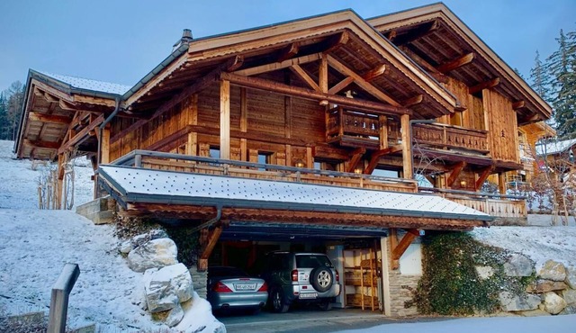 Modern Swiss Chalet for skiers, golfers and entertainers above the clouds