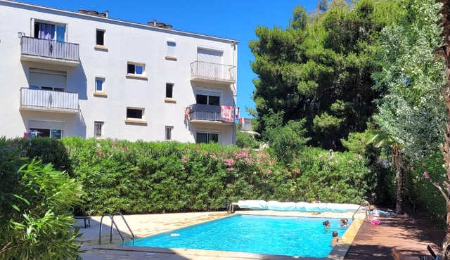Modern T3 Apartment, Pool, Garage - Close to Beach in Canet-en-Roussillon - Sleeps 4