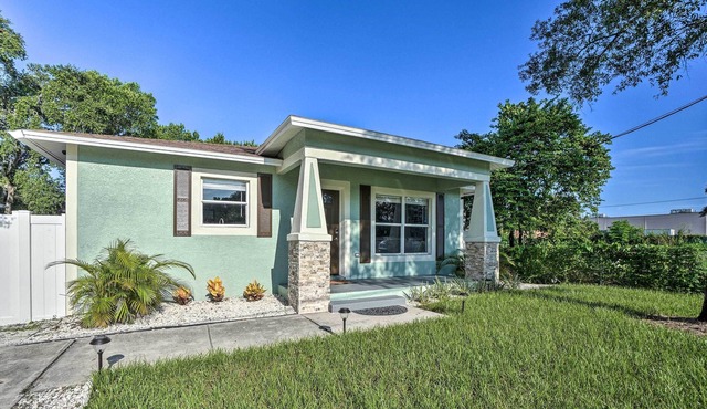 Modern Tampa Cottage ~ 6 Mi to Downtown