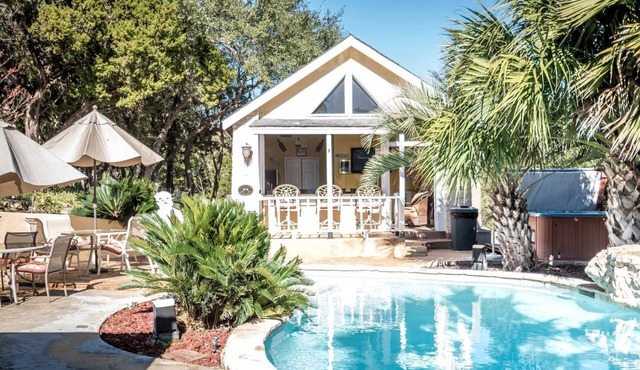 Modern Texas Hill Country Suite Rental for Four near San Antonio