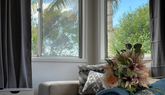 Modern than 3 bedroom house with office space in the center of Kallangur