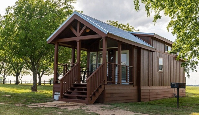 Modern Tiny Cabin on 550-acre Ranch, ATV, & Safari.