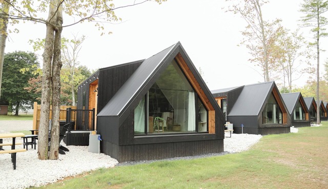 Modern Tiny Home 27 w/Hot Tub!