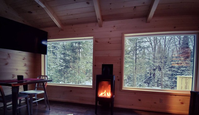 Modern Tiny Home Cabin Deux w./ Hot Tub next to Titus Mtn Ski & Malone