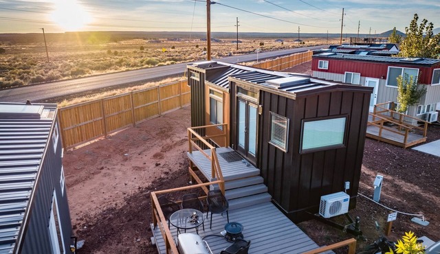 Modern tiny home near Zion | Private Deck | Views