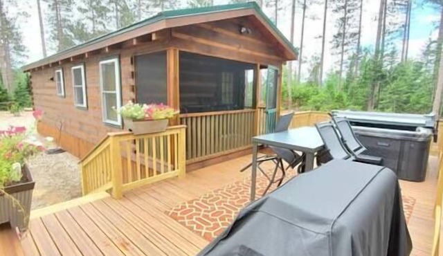 Modern Tiny Home - w/Hot Tub and mountain views Near Titus