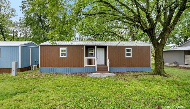 Modern Tiny Home with Office Space near Crystal Lake and Downtown Decatur, Arkansas
