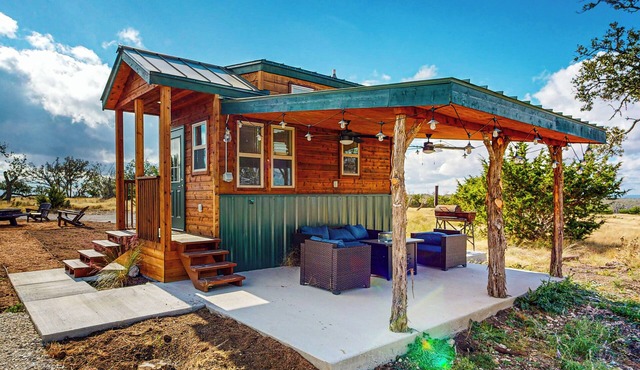 Modern Tiny House in Hill Country w/Covered Patio