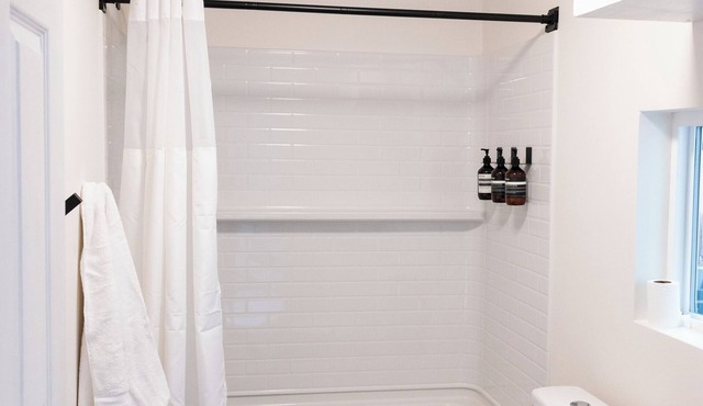 Modern Tiny House Retreat w/Sauna, Fire Pit & Workspace