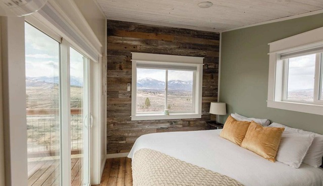 Modern Tiny House with Spectacular Views