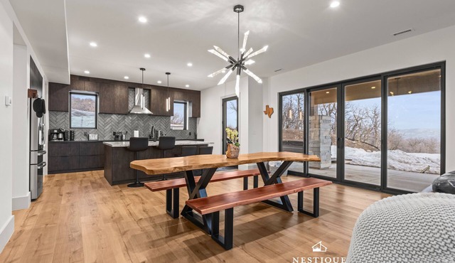 Modern Tollgate Canyon Luxury Stonezee