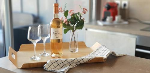 Modern Top-Floor Apartment with Terrace, AC & Free Private Secured Parking