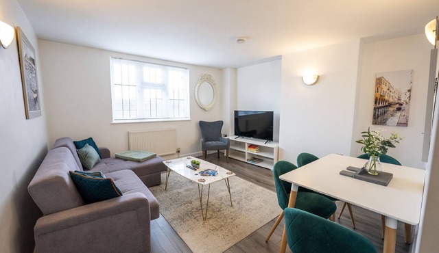 Modern Townhouse Apartment in Stratford upon Avon with Wifi & Netflix