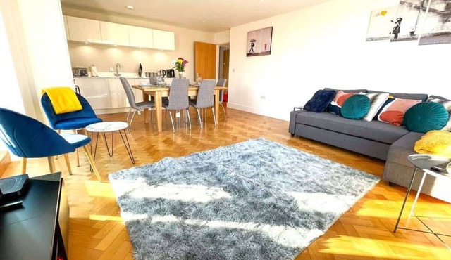 Modern Town Centre Apartment