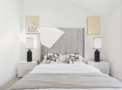 Modern Townhouse with Garden and Log Fire