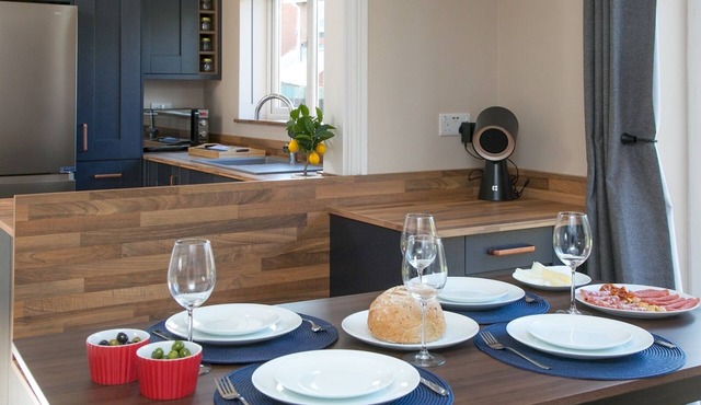 Modern Town House, on the edge of Caernarfon - Pass the Keys