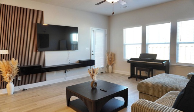 Modern Townhome 17 mins from Augusta Masters
