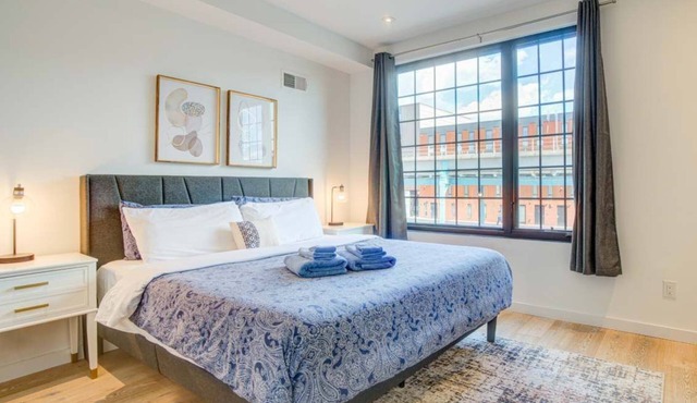 Modern Townhome 15 | Free Park | Hosted Stay Rafa