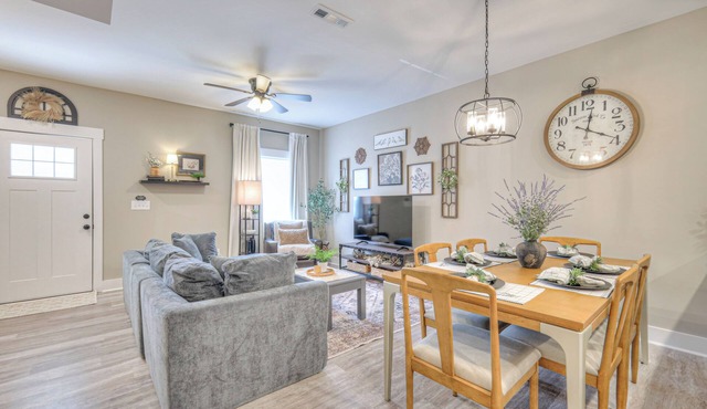 Modern Townhome 2BR/2.5 Bath in gated community in the heart of Manchester