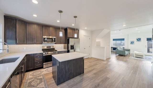 Modern Townhome By Trax Station, Close to Ski & Downtown, EV Charger & Flex Room